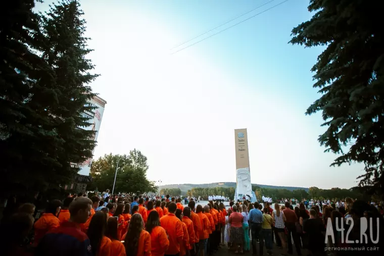 Фото: Кемеровчане поучаствовали в акции «Свеча памяти» 24
