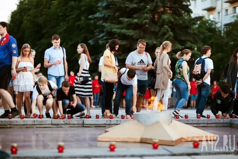 Фото: Кемеровчане поучаствовали в акции «Свеча памяти» 27