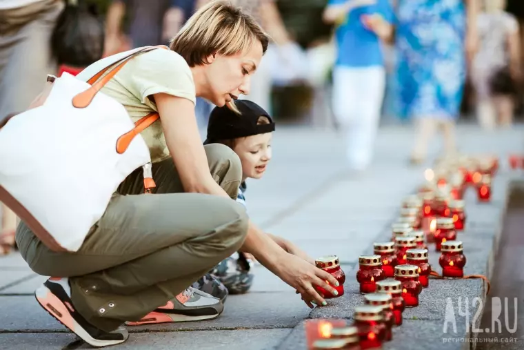 Фото: Кемеровчане поучаствовали в акции «Свеча памяти» 30