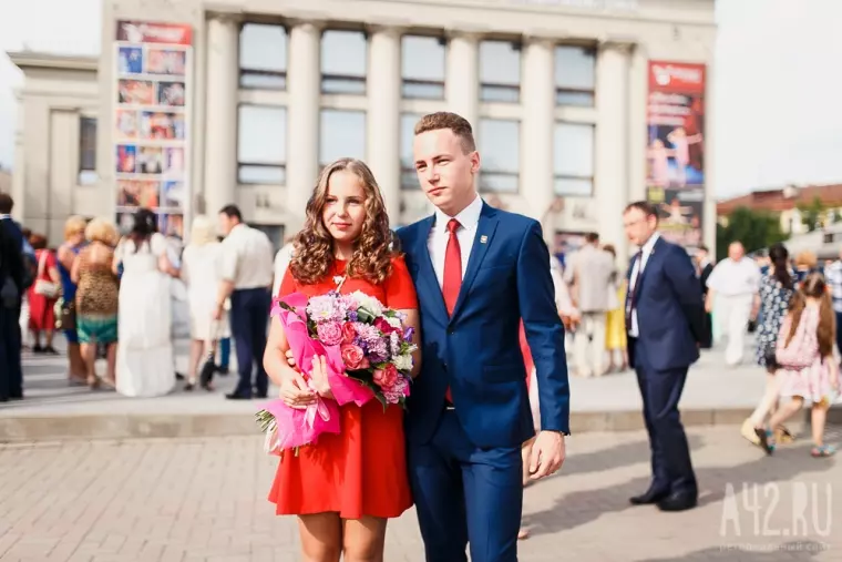 Фото: В Кемерове прошли выпускные балы 5
