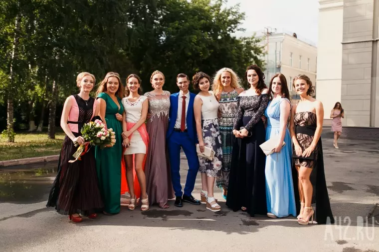 Фото: В Кемерове прошли выпускные балы 12