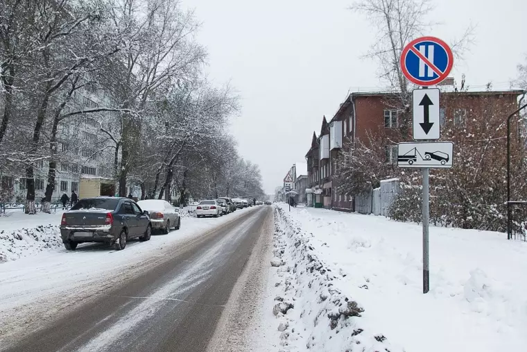 Фото: В Кемерове начали эвакуировать мешающие уборке снега автомобили 5