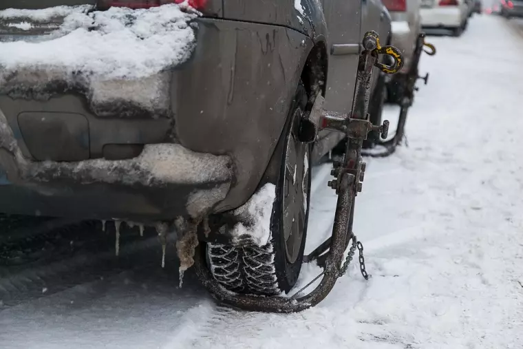 Фото: В Кемерове начали эвакуировать мешающие уборке снега автомобили 9