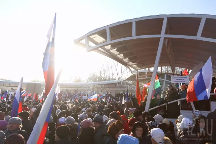 Фото: Мы вместе: праздничный митинг-концерт в кемеровском парке Победы 8