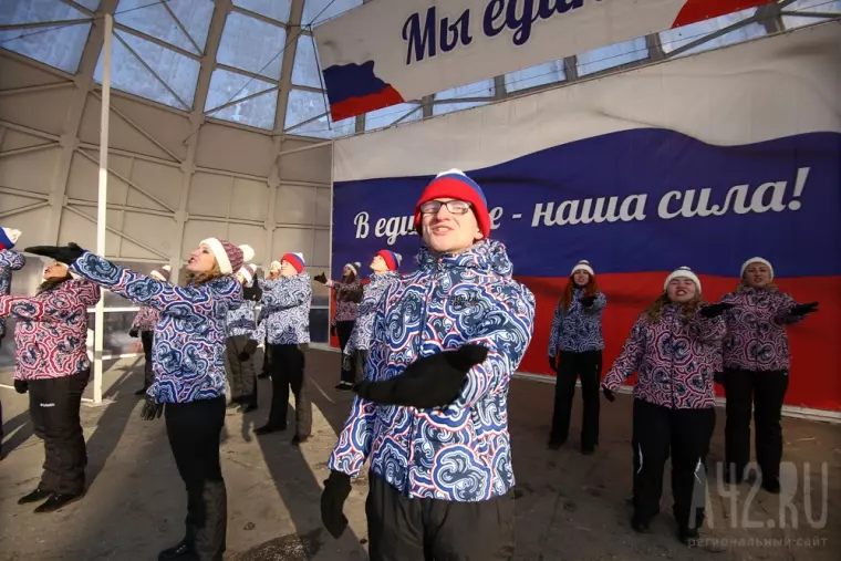 Фото: Мы вместе: праздничный митинг-концерт в кемеровском парке Победы 10