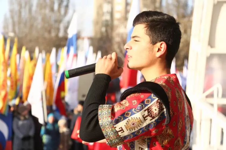 Фото: Мы вместе: праздничный митинг-концерт в кемеровском парке Победы 15