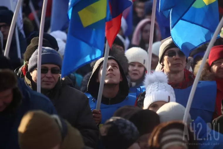 Фото: Мы вместе: праздничный митинг-концерт в кемеровском парке Победы 19