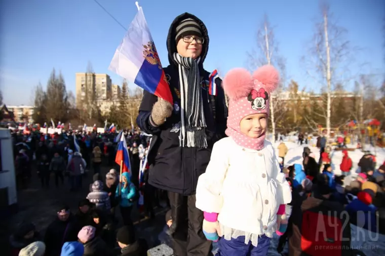 Фото: Мы вместе: праздничный митинг-концерт в кемеровском парке Победы 31