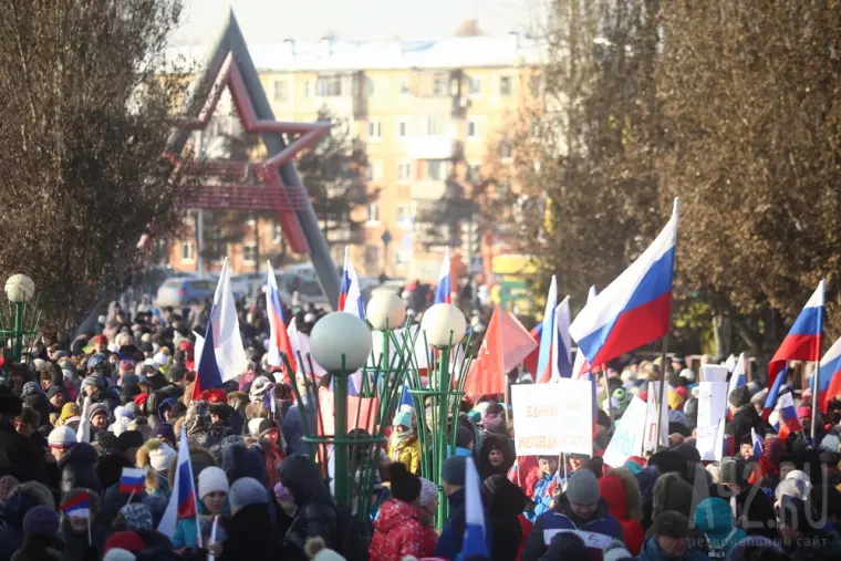 Фото: Мы вместе: праздничный митинг-концерт в кемеровском парке Победы 34