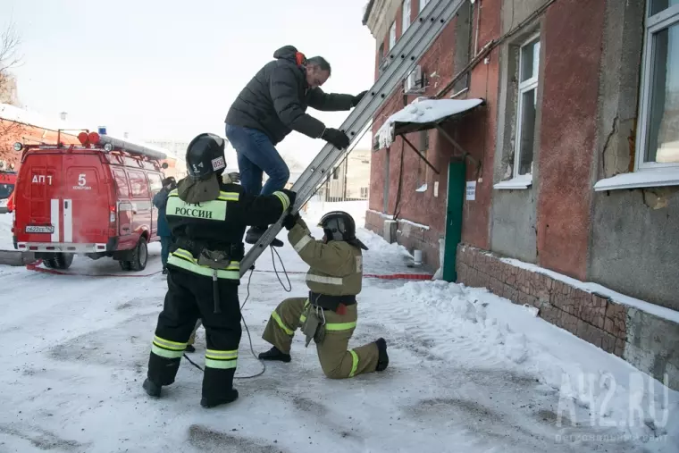 Фото: Горячая ситуация: как боролись с огнём на ГТРК «Кузбасс» 3