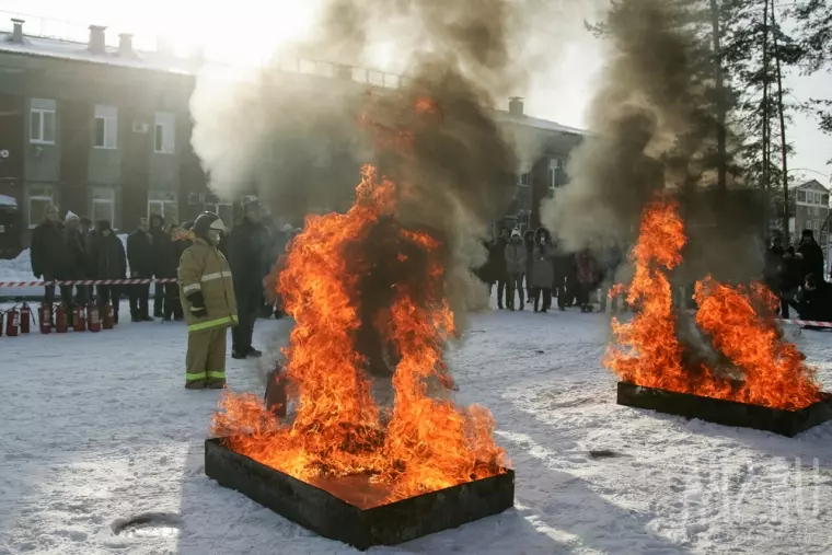 Фото: Горячая ситуация: как боролись с огнём на ГТРК «Кузбасс» 12