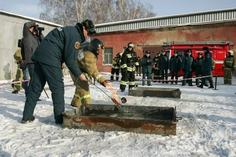 Фото: Горячая ситуация: как боролись с огнём на ГТРК «Кузбасс» 16