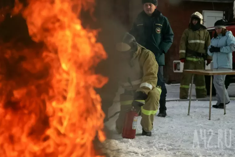 Фото: Горячая ситуация: как боролись с огнём на ГТРК «Кузбасс» 18