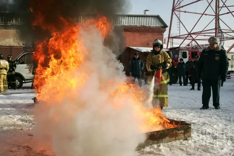 Фото: Горячая ситуация: как боролись с огнём на ГТРК «Кузбасс» 19