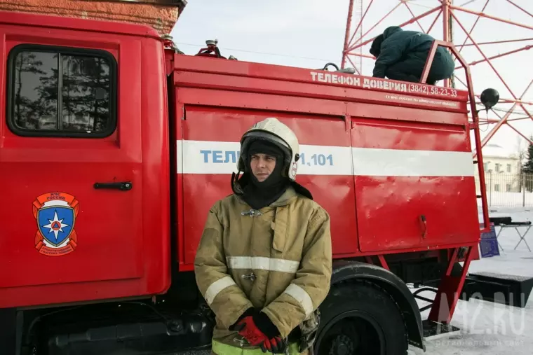 Фото: Горячая ситуация: как боролись с огнём на ГТРК «Кузбасс» 22