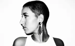 Лысые девушки запустили в Сети вдохновляющий флешмоб 19