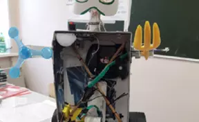 Российский пятиклассник сделал робота из обувной коробки 5