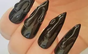 В моду вошли «вампирские» ногти 5