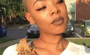 Лысые девушки запустили в Сети вдохновляющий флешмоб 5