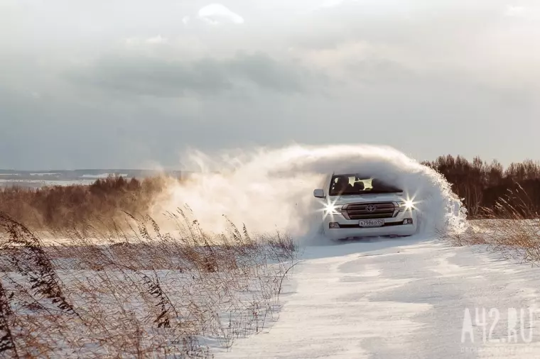 Тест-драйв автомобиля Toyota Land Cruiser 200 9