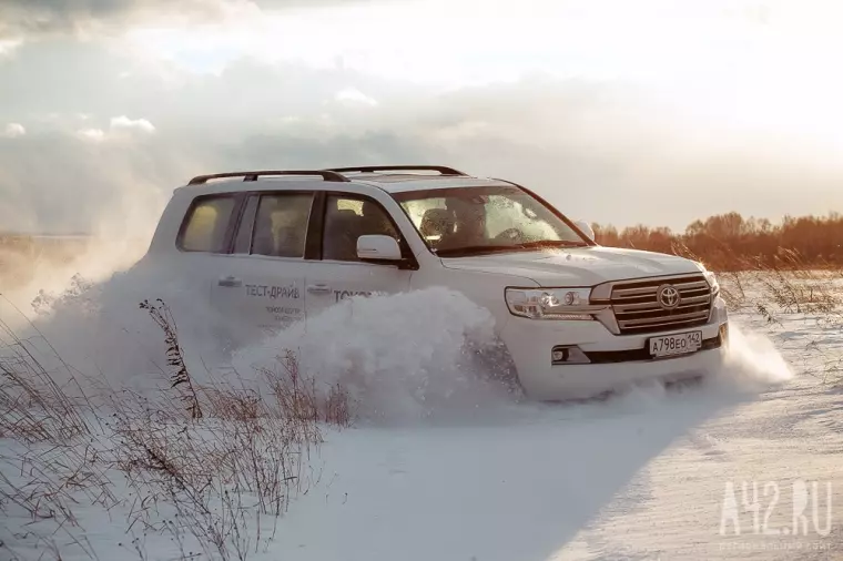 Тест-драйв автомобиля Toyota Land Cruiser 200 5