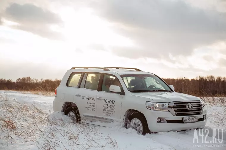 Тест-драйв автомобиля Toyota Land Cruiser 200 23