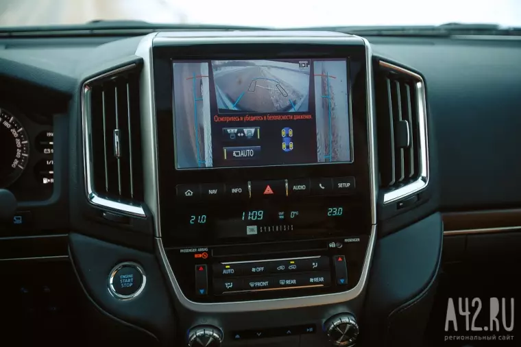 Тест-драйв автомобиля Toyota Land Cruiser 200 19