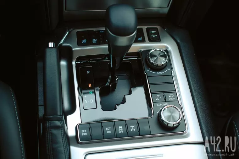 Тест-драйв автомобиля Toyota Land Cruiser 200 21