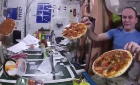Космонавты МКС приготовили пиццу в невесомости 
