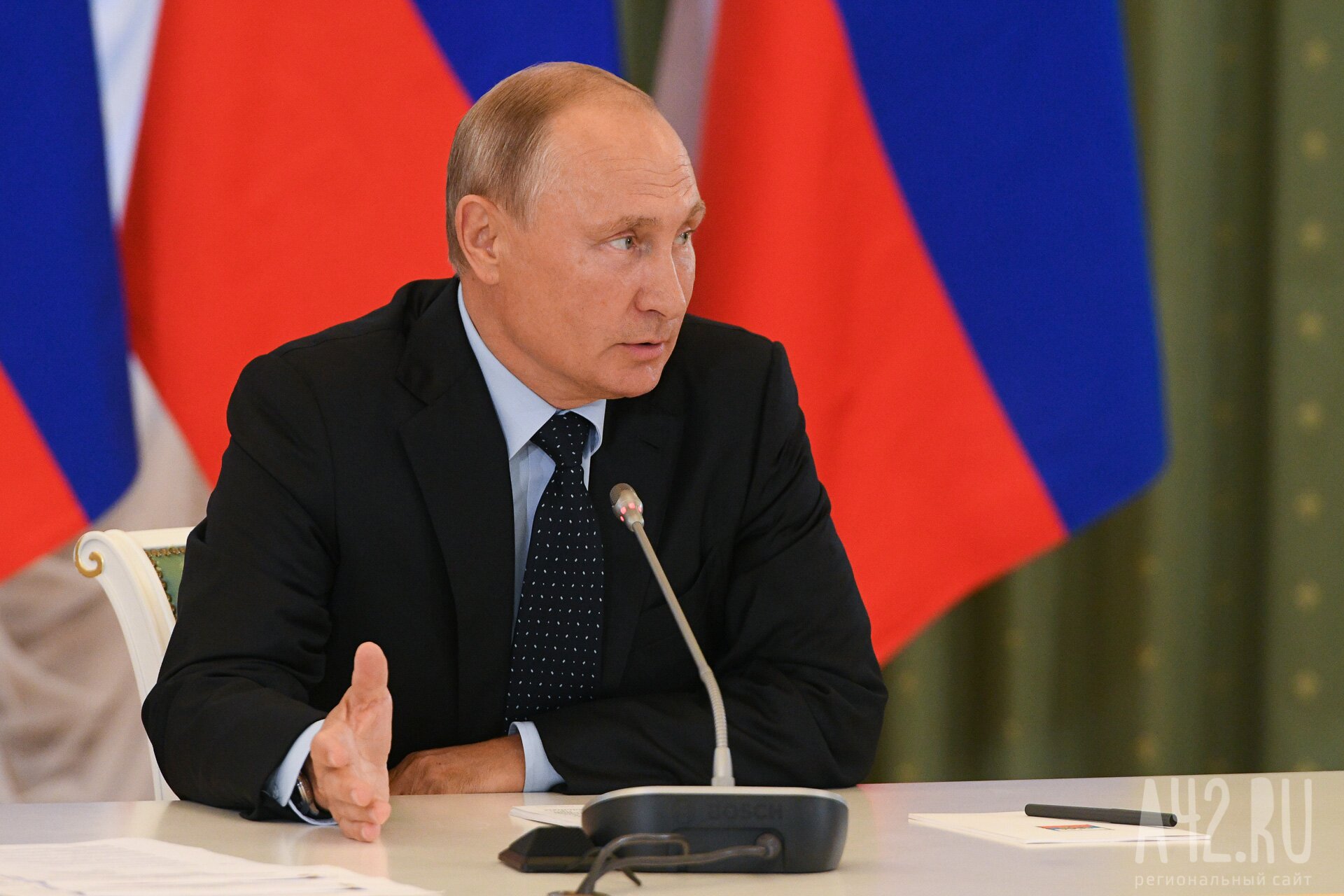 ВЦИОМ: Путину доверяет 81% опрошенных россиян, его работу на посту президента одобряют 79%