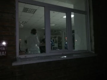 Фото: Кузбассовец устроил погром в больнице, не дождавшись приезда «скорой» к возлюбленной 1