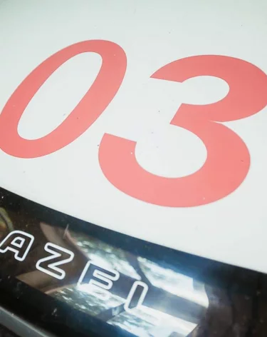 В Новокузнецке мужчина повредил машину скорой помощи