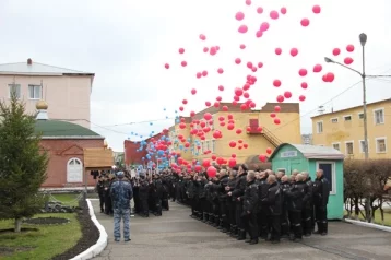 Фото: Осуждённые из кемеровской колонии выпустили в небо 650 воздушных шаров 1