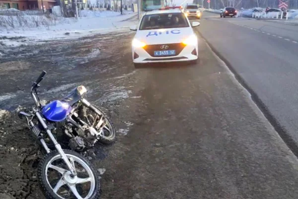 Кузбассовец без прав устроил поездку на мопеде в мороз