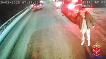 Фото: В Кемерове водитель автобуса распылил газовый баллончик в лицо водителю Audi 1