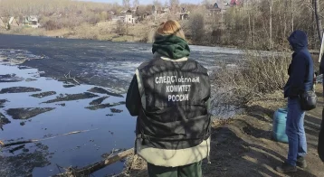 Фото: В Кузбассе погибла 10-летняя девочка, провалившись под лёд. Ещё одного ребёнка удалось спасти 1