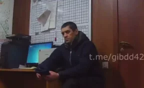 В Кузбассе пьяный водитель пытался скрыться от полицейских на машине и бегством 