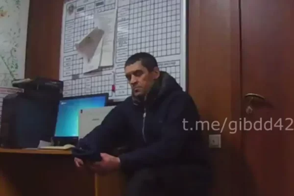 В Кузбассе пьяный водитель пытался скрыться от полицейских на машине и бегством 