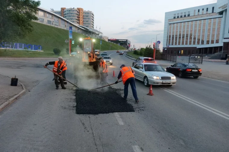 Фото: В Кемерове на участке Притомского проспекта укладывают новый асфальт 8