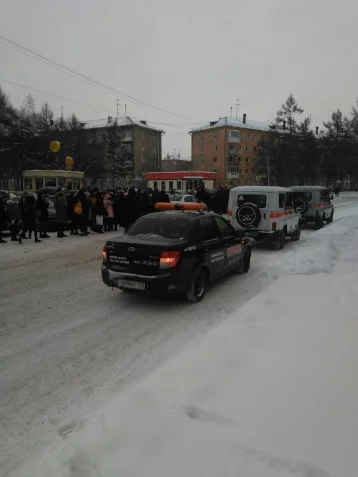 Фото: «На месте работает полиция и Рогвардия»: в Кемерове из КузГТУ эвакуировали студентов 1