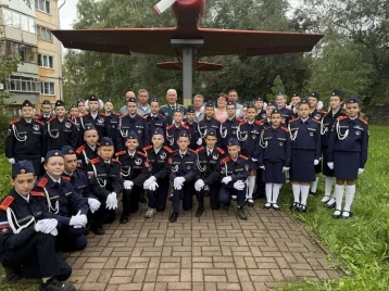 Фото: Пилотажная группа «Стрижи» посетила школу имени Владимира Мартемьянова в Кемерове 1