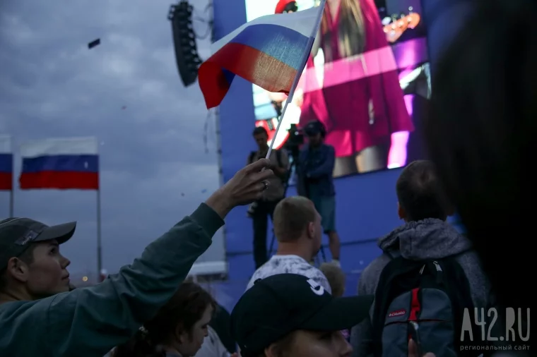 Фото: Гастробульвар, кавер-группы и салют: чем заняться в Кемерове в День России — 2024 2