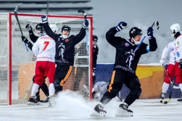 Фото: Хоккейный «Кузбасс» одержал первую победу в сезоне 1