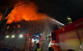 Пожар на 700 «квадратах» произошёл в трёхэтажном жилом доме в Ярославле