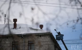 «Крыша открыта, осадки идут»: в Кузбассе рабочие массово заболели и не смогли закончить ремонт