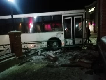 Фото: В Кузбассе снова произошло ДТП с участием автобуса 2