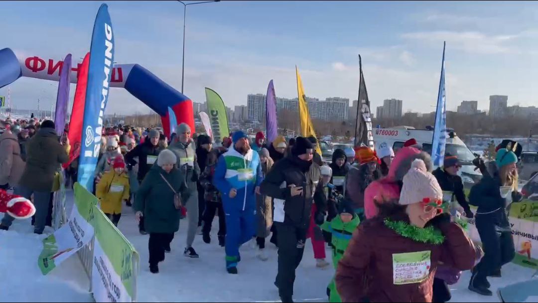 Более тысячи кемеровчан дали обещание и пробежали эстафету в Олимпийском парке