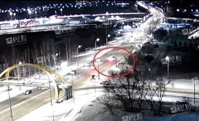 В Кемерове столкновение электрокара Zeekr и Toyota Corolla попало на видео
