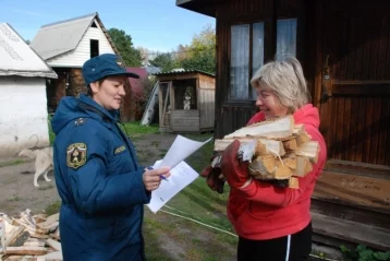 Фото: Сотрудники МЧС провели рейды в частных домах Кемерова и Кемеровского района 1