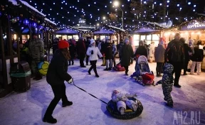 В Кемерове начали демонтаж павильонов рождественской ярмарки на площади Советов